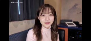 在线播放台湾展会无节操互动给观众舔奶头摩擦裆部的...